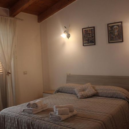 Bed & Breakfast Il Sentiero 阿杰罗拉 外观 照片