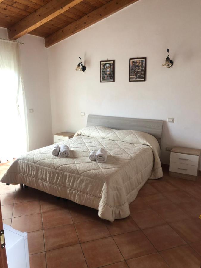 Bed & Breakfast Il Sentiero 阿杰罗拉 外观 照片